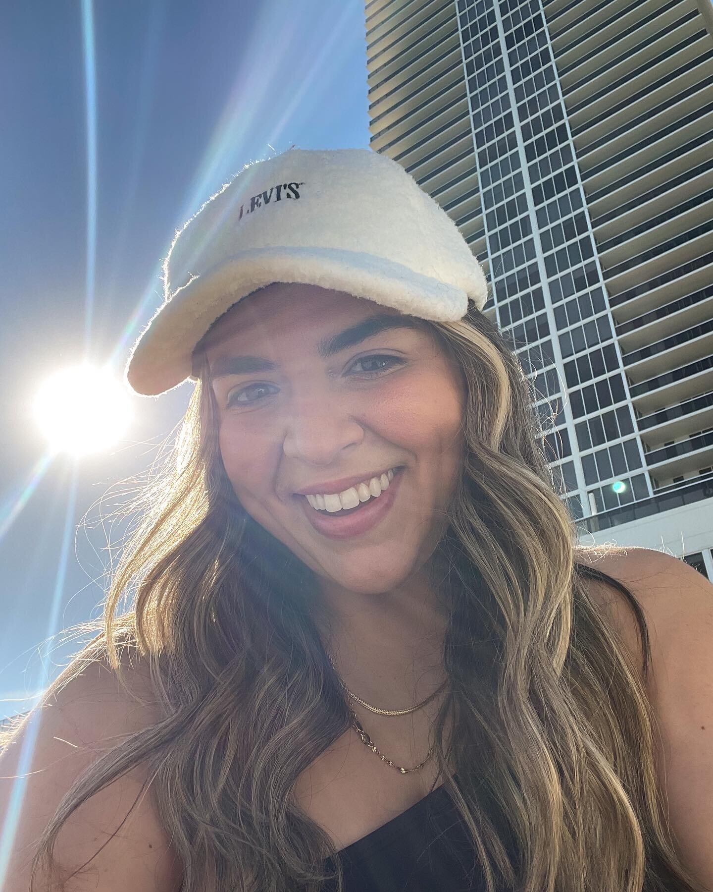 Saves from the weekend ☀️

Also, I never thought I&rsquo;d have a favorite baseball cap but here we are 🤗 I haven&rsquo;t put this @levis cap down since I got it 🤍

Linking it in my blogs shop page (link in bio) / currently 30% off / under $20 🖤