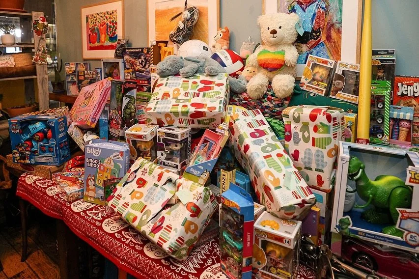 ❤️THROWBACK THURSDAY, special moments from previous years from Regalos Night. We look forward to seeing you this year! 
🎁🎁❤️
December 6th, 8pm to 10pm

More information link in bio.