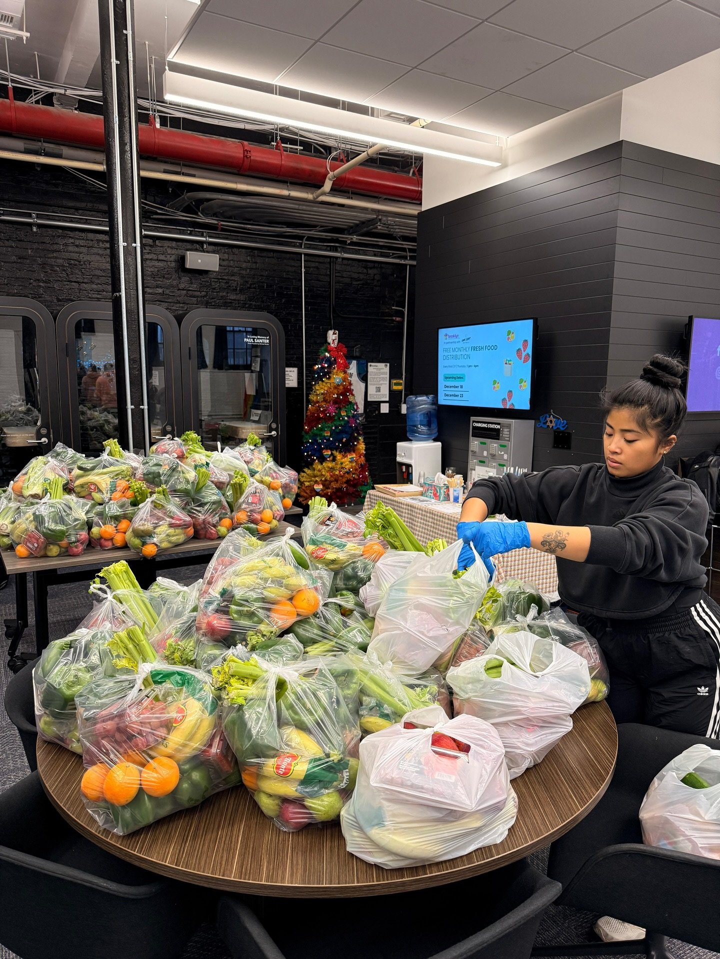 Today, we completed another food pantry delivery in Brooklyn, reinforcing our support for the community during the holiday season.

Love Wins NYC continues to be present, ensuring that more families have access to fresh and sufficient food this holid