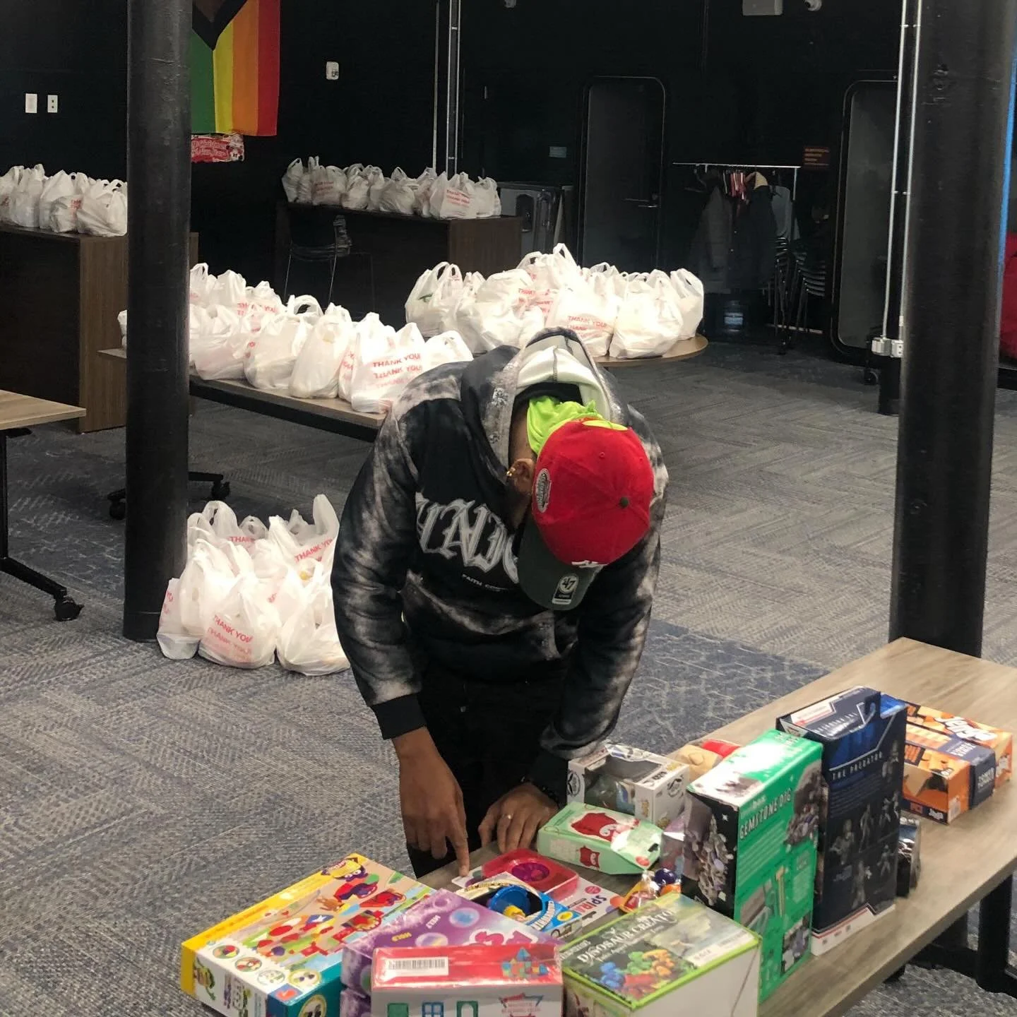 📍Brooklyn - Aside from our food pantry we distributed toys 🧸 🎁 , reflecting our commitment to providing a better holiday season for the children in our community.