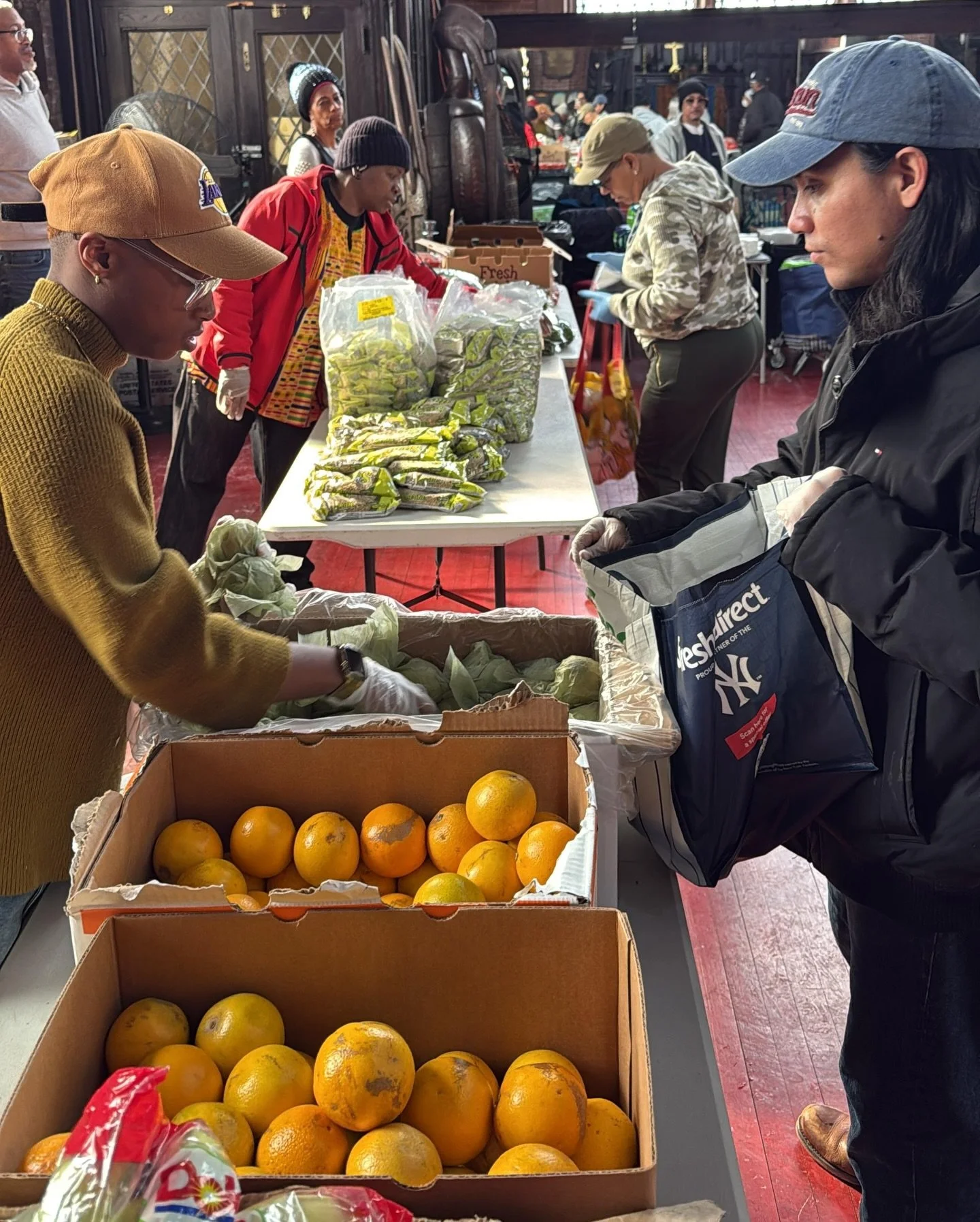 Even with the heavy snowfall of this week, our food distribution was successful✅✅✅. Today we served the Harlem community, reaching:
Households: 88
Children: 114
Adults: 168
Older adults: 66
Total individuals: 436
Thanks to our volunteers and partners