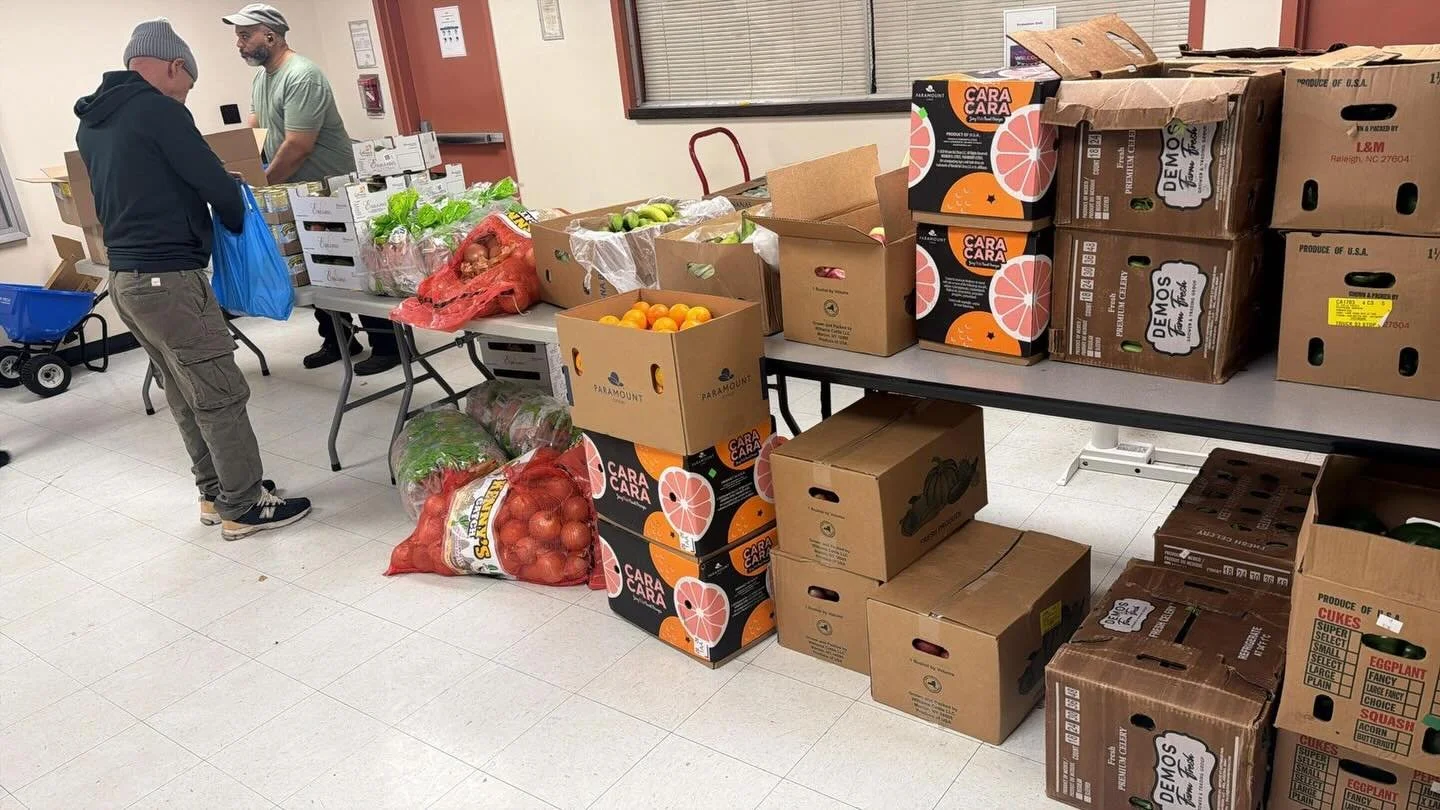 In the Bronx, we carried out another distribution as part of our ongoing strategy to combat food insecurity in NYC.

Impact of the day:
71 households 
5 children
40 adults
54 older adults
Total individuals: 170

Thank you our volunteers and @pss for 