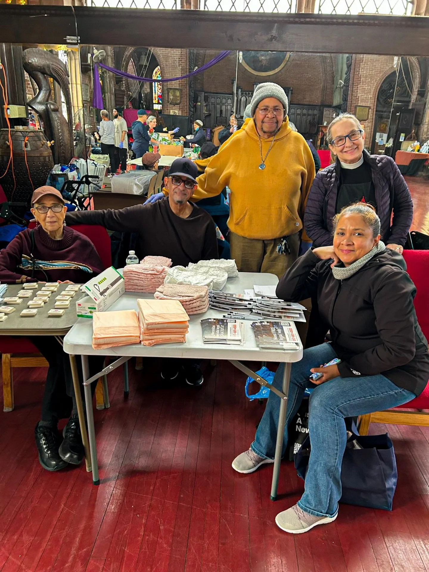 Today in Manhattan, we had a well-organized and smooth food pantry, thanks to the commitment of nearly 20 volunteers who, with dedication, made every detail possible. 💛

Here is our impact today:
Household 126
Children 140
Adults 161
Older adults 93