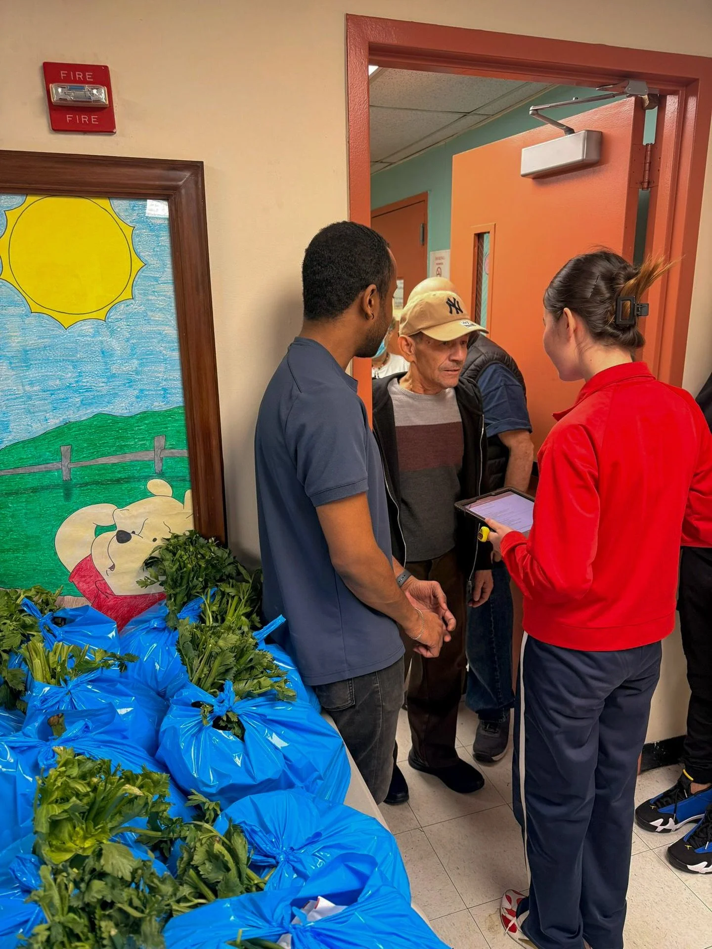 Today we distributed bags with a variety of fruits and vegetables&mdash;celery, tomatoes, cucumbers, and more&mdash;to our neighbors🥒🫑🍅💚.

Here was our impact of the day✅:
Households: 120
Children: 39
Adults: 95
Older adults: 104
Total individual