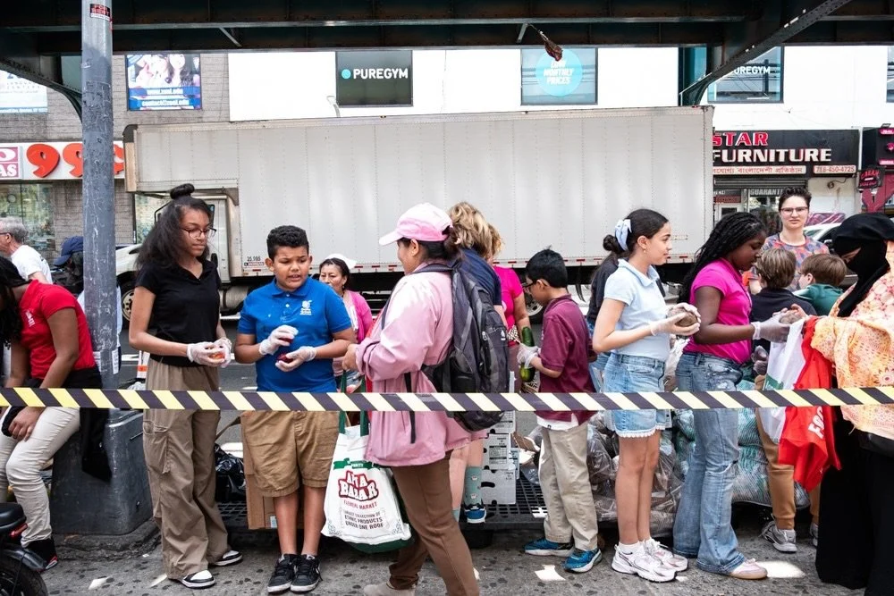 It&rsquo;s Volunteer Appreciation Month, and moments like today remind us why we celebrate 🫶🏻👥🫂. Today&rsquo;s pantry in Jackson Heights was supported by 5th grade students from the Growing Up Green Charter School in Long Island City. We thank th