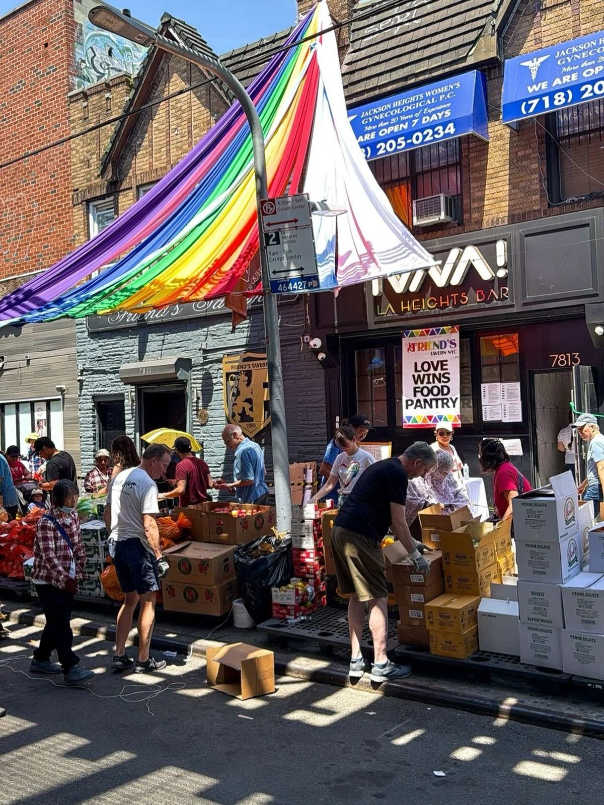 We kicked off our June food pantries filled with Pride. Today at VIVA, we held our regular food distribution with energy, and connection. Thank you to the volunteers and community members who joined us and made today very special. 💜🌈 #PantriesWithP
