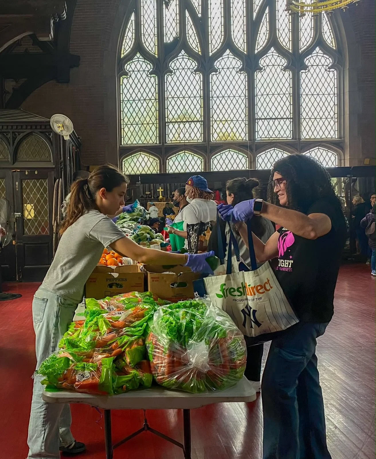 🗣️🗣️We promote community well-being by increasing access to fresh, healthy food🥒💟.

🗣️🗣️Fomentamos el bienestar comunitario al facilitar el acceso a alimentos frescos y saludables🥒💟.