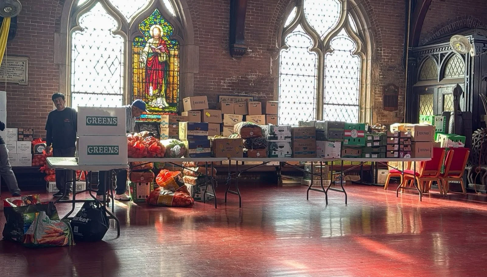 👏🏻👏🏻We&rsquo;d like to thank everyone who made the food pantry in Harlem possible! Great teamwork today🌿🥬.

👏🏻👏🏻Agradecemos a todas las personas que hicieron posible la despensa en Harlem! Gran trabajo en equipo el d&iacute;a de hoy 🌿🥬.

