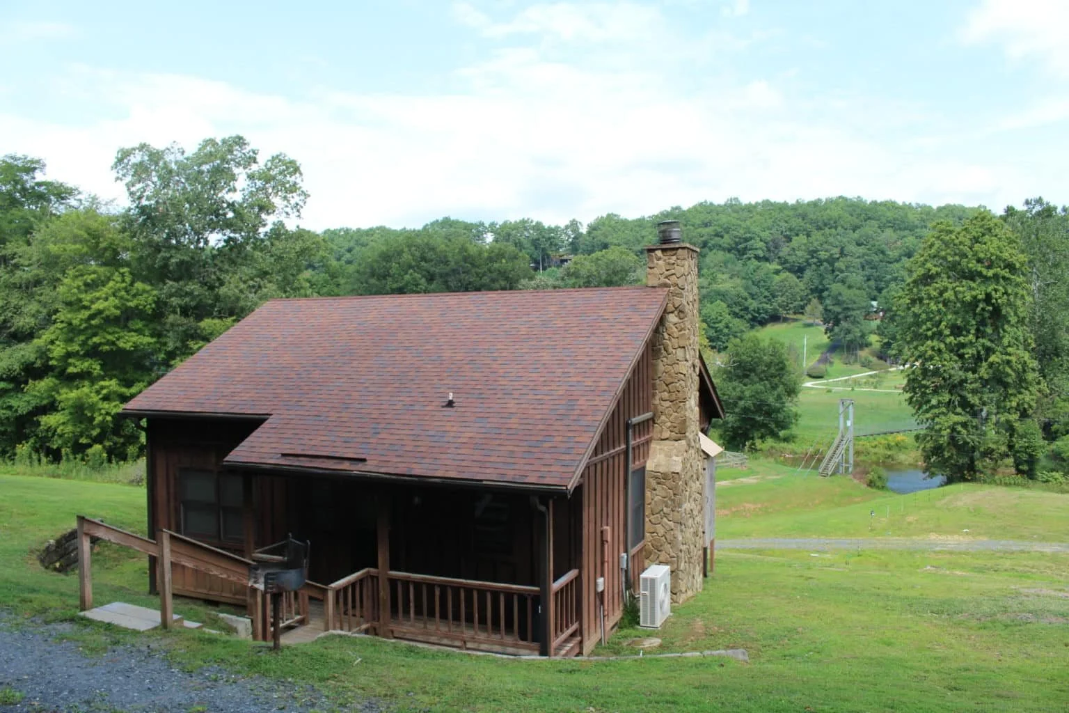 Whispering-Pines-Exterior-1536x1024.jpg