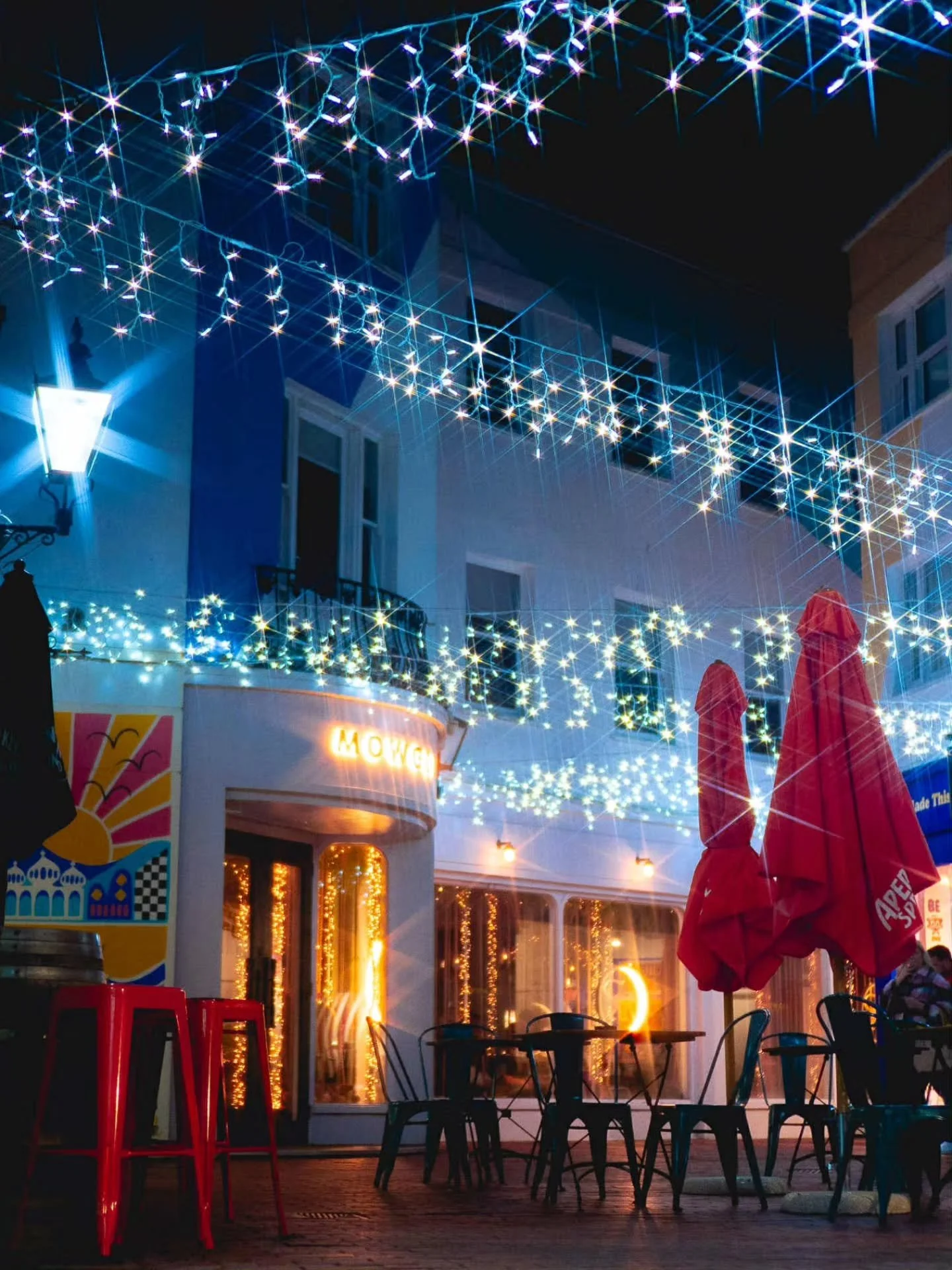 Into the Duke's Lane at night ✨️ couldn't make my mind up which edit I prefer, I love both! Which edit do you like?
&bull;
&bull;
&bull;
&bull;
&bull;
#sony #street_cinema #street_photography #staycinematic #storyofthestreet #streetphotographers #str
