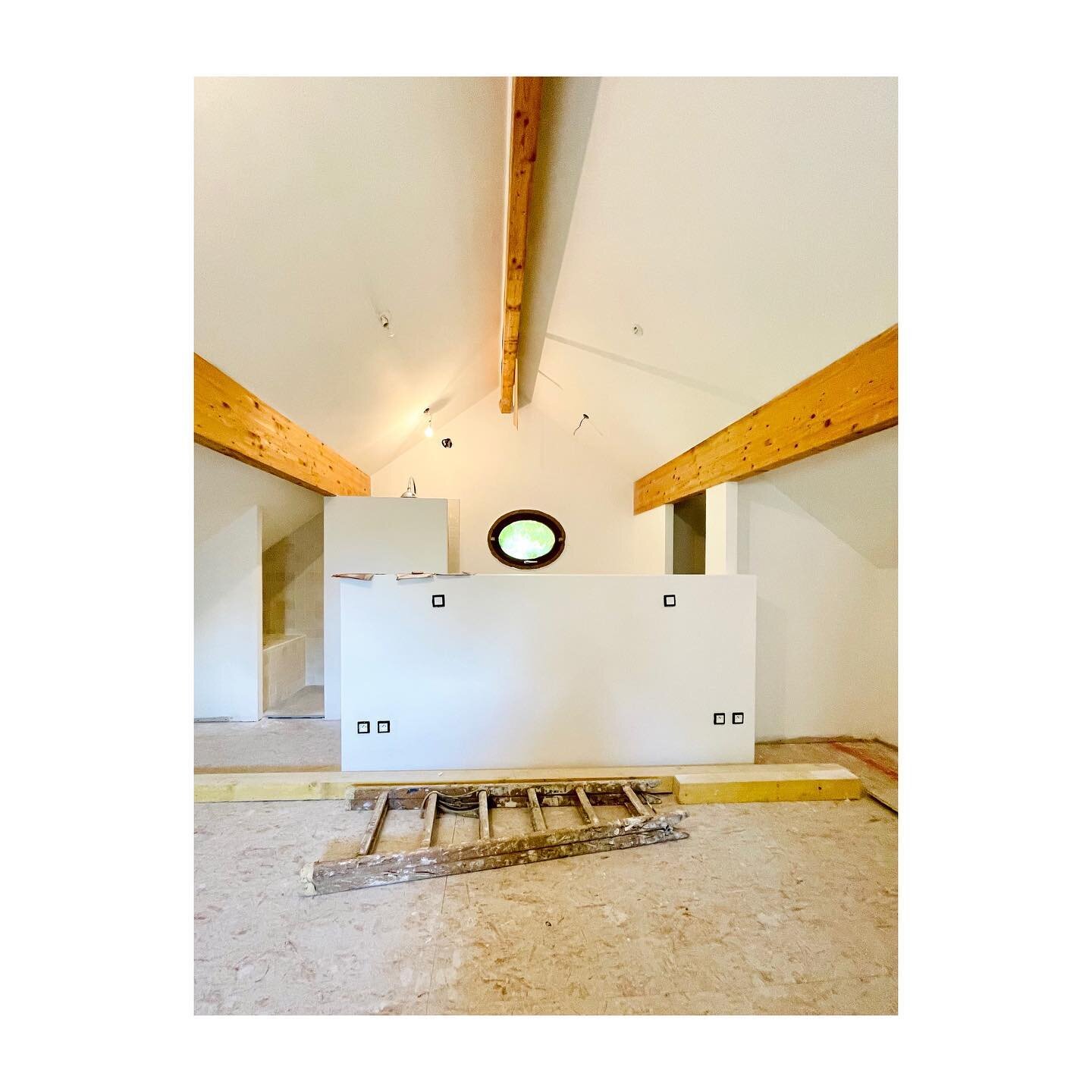 Projet Samart | suite d&rsquo;amis
👉 chantier en cours de sauvetage. RDV &agrave; la rentr&eacute;e :)
.
.
.
.
.
#architectureinterieure #renovation #chantier #masterroom #suite #croquis #workinprogress