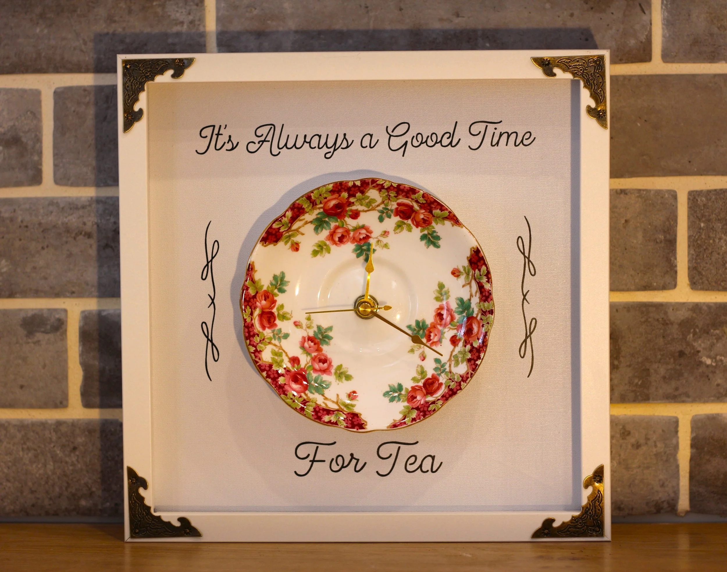 Tea time clock Coral Red Roses.JPG