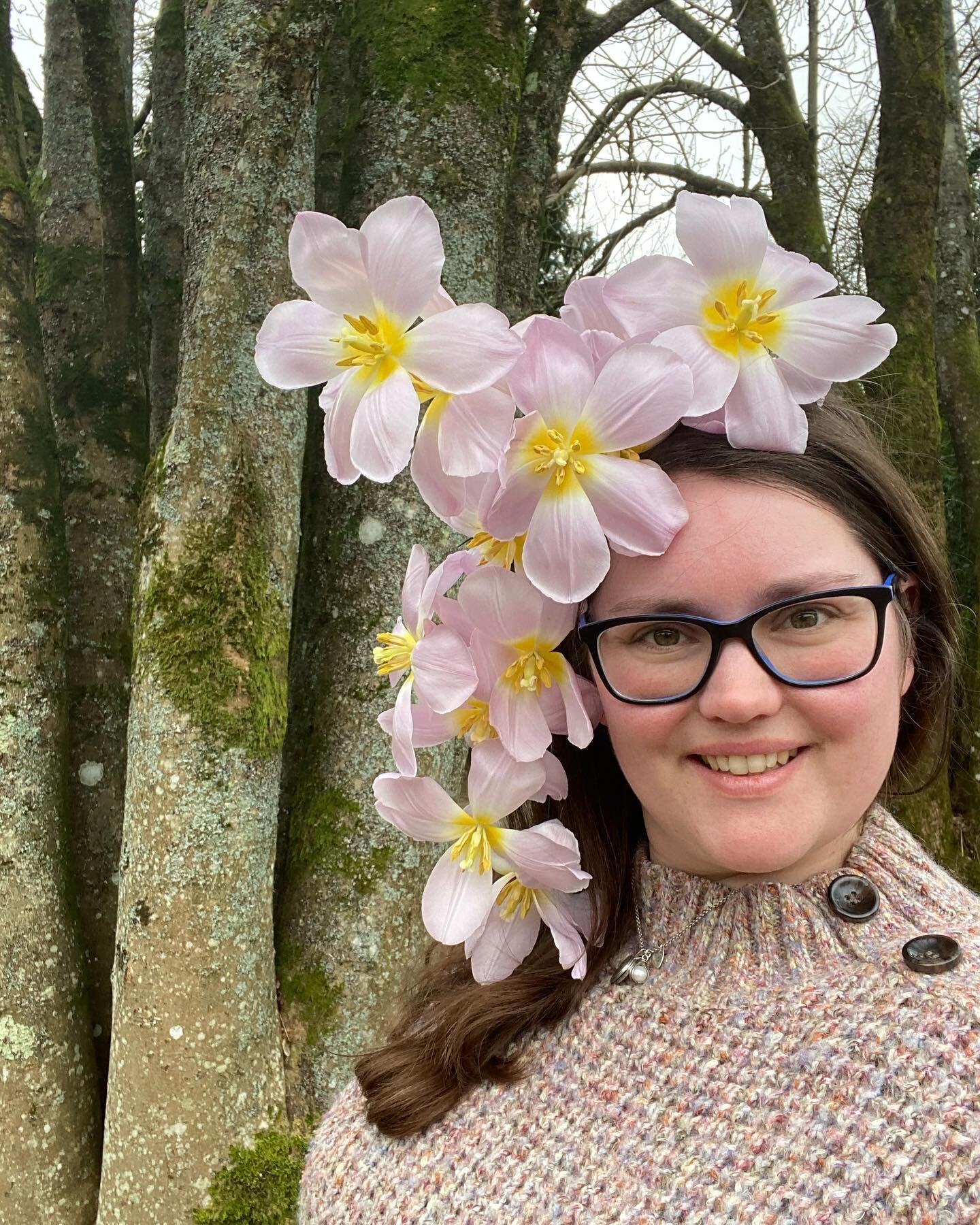 Hi (drangea)  I&rsquo;m Rachel - I&rsquo;m a virtual admin assistant that specialises in florist businesses and a florist freelancer.

What does that mean? That I&rsquo;m here to do all those business tasks for you that you don&rsquo;t have time to d