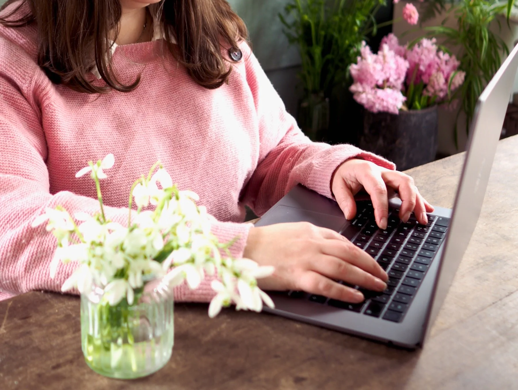 A florist virtual assistant that boosts website visibility and takes over techy stuff to increasing SEO