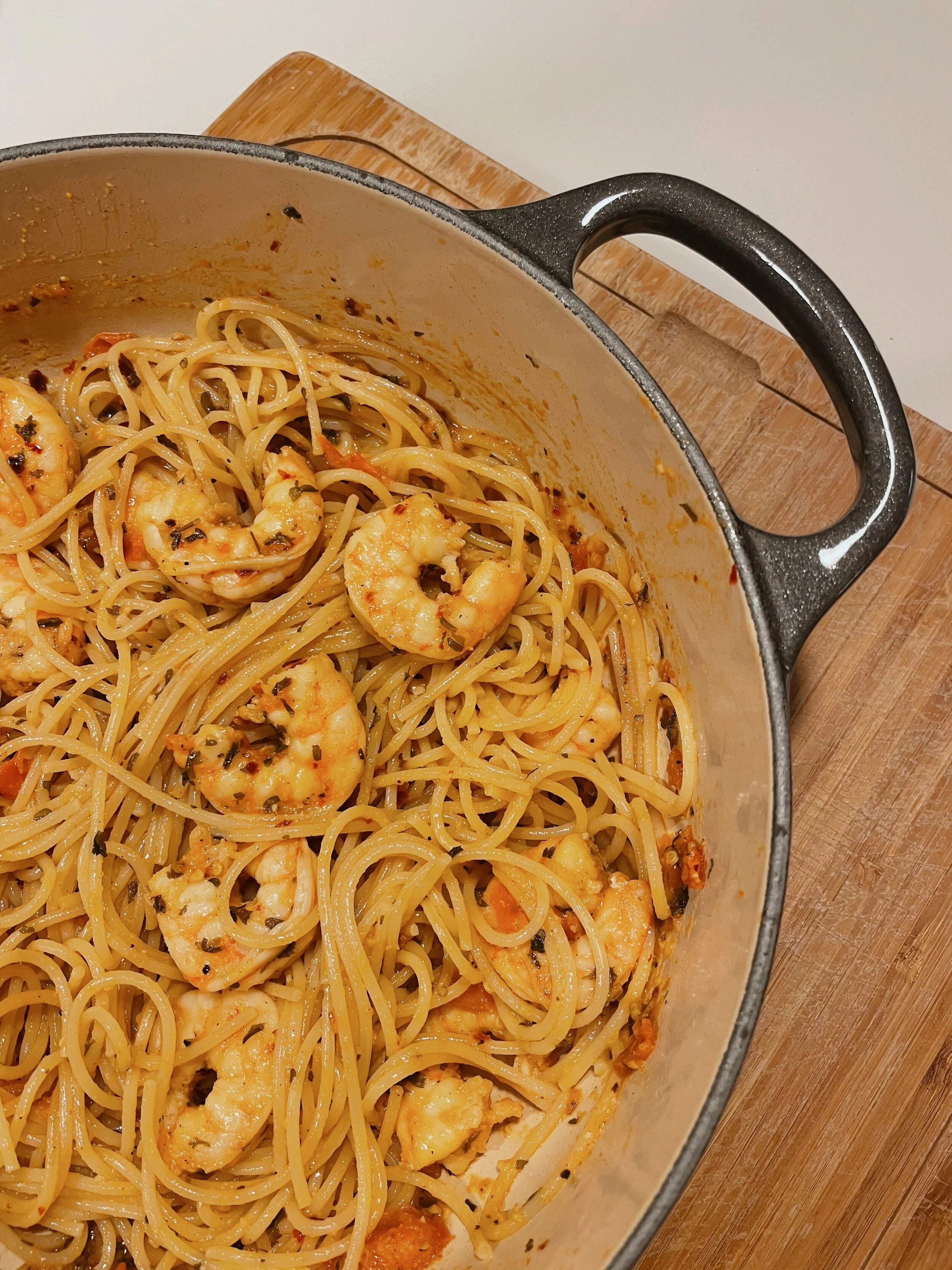 Spicy shrimp scampi with tomato 
