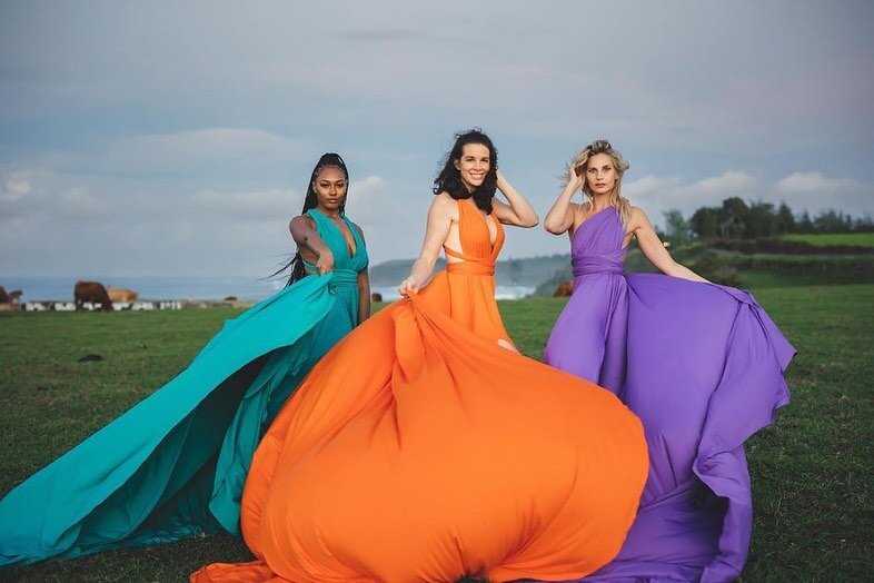 Who says &ldquo;three is a crowd&rdquo;? Grab your besties and have some spontaneous fun. 

💃🏻 @kescilyann in Orchid @courtneykcolea in Orange
📸 @shannonsaylesphoto 
📍Maui, Hawaii

Hi Flying Dress is the leading Design House and retailer of Flyin