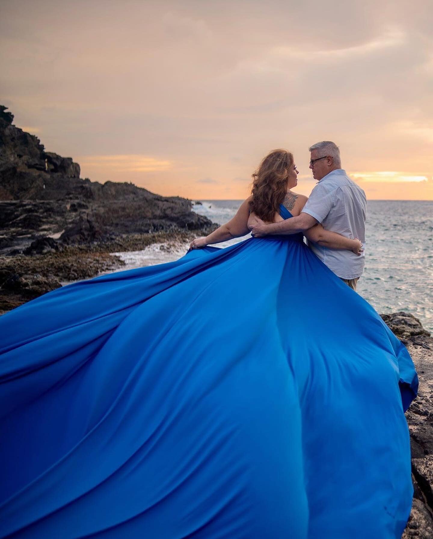 Happy 10 Year Anniversary to Michelle and Andy! 💙💍

💃🏻 @nurse4u12
📸 @flyingdressphotographer 
📍Oahu, Hawaii

Hi Flying Dress is the leading Design House and retailer of Flying Dresses in the world. Its presence encompasses rentals, retail, whol