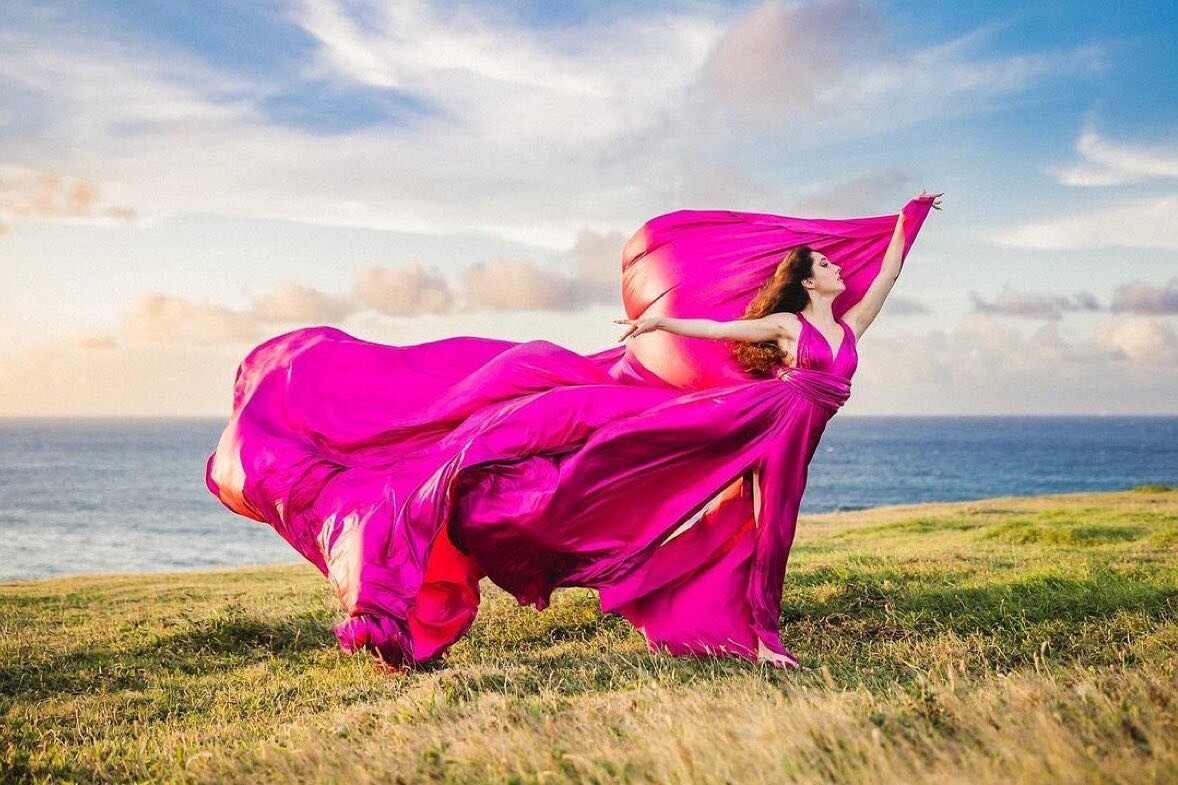 Congratulations on your upcoming graduation. We wish you so much love, luck and adventure. 👩🏻&zwj;🎓💕

💃🏻 Jadyn in Pink Galactic
📸 @shannonsaylesphoto
📍Maui, Hawaii

Hi Flying Dress is the leading Design House and retailer of Flying Dresses in