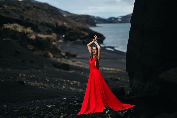 The best way of celebrating you - connecting with nature, enjoying freedom in the cold, rough wilderness. 
๐ธ @leszek_nowakowski ๐๐ป Book now
๐๐ผRed Hi Flying Dress
๐Iceland
Hi Flying Dress is the leading designer and retailer of Flying Dresses