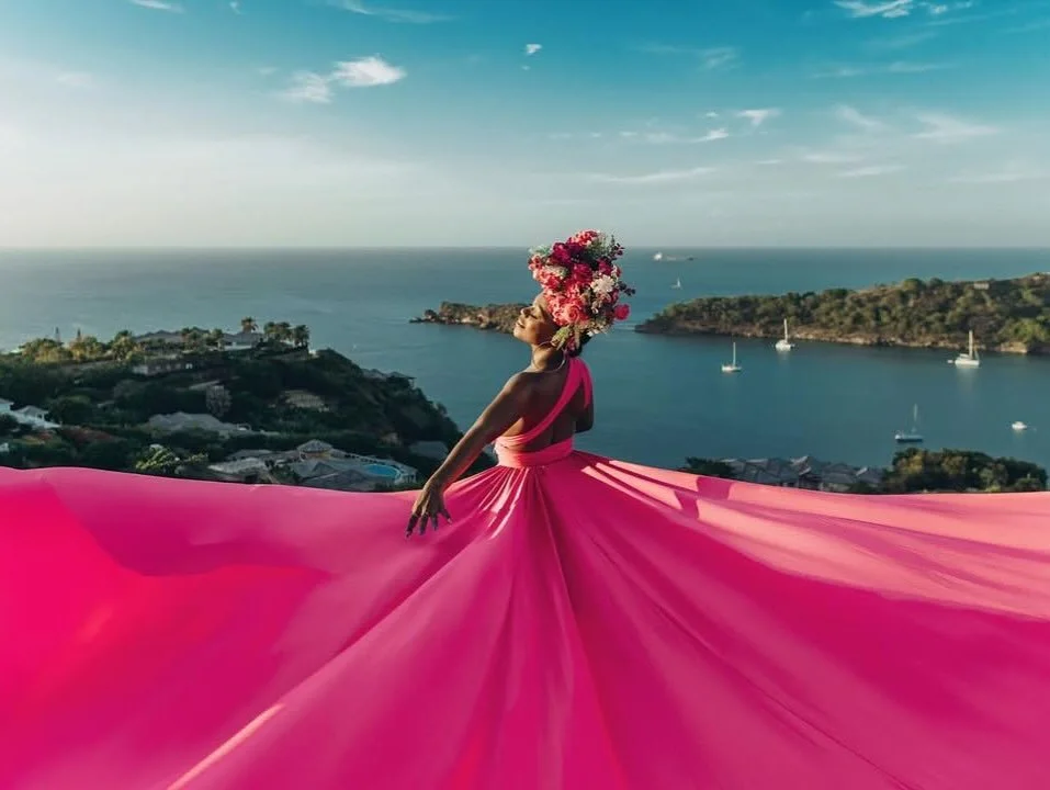 Epic Caribbean views + a hot pink Hi Flying Dress + all the flowers ๐ธโจ They’re not just showing off, they’re SLAYING.
๐ธ @flyingdressanu 
๐๐ผ Hot Pink Hi Flying Dress
๐Antigua
Flying Dress? We started it. ๐ซ USA Rentals, Retail &