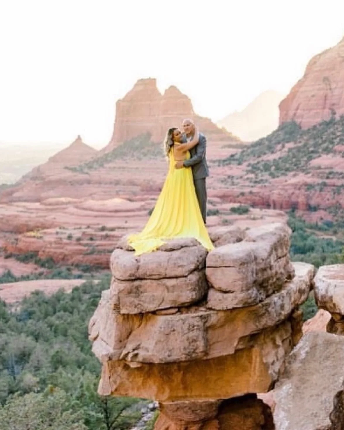 Say yes in Sedona. 💛🌵

💃🏼 Yellow Hi Flying Dress
📍Sedona, Arizona 

Flying Dress? We started it. 💫 USA Rentals, Retail &amp; Worldwide Partners. Visiting Maui? Do a Photoshoot with us. 

#flyingdressphotoshoot #sedonaarizona #sedonaphotographer