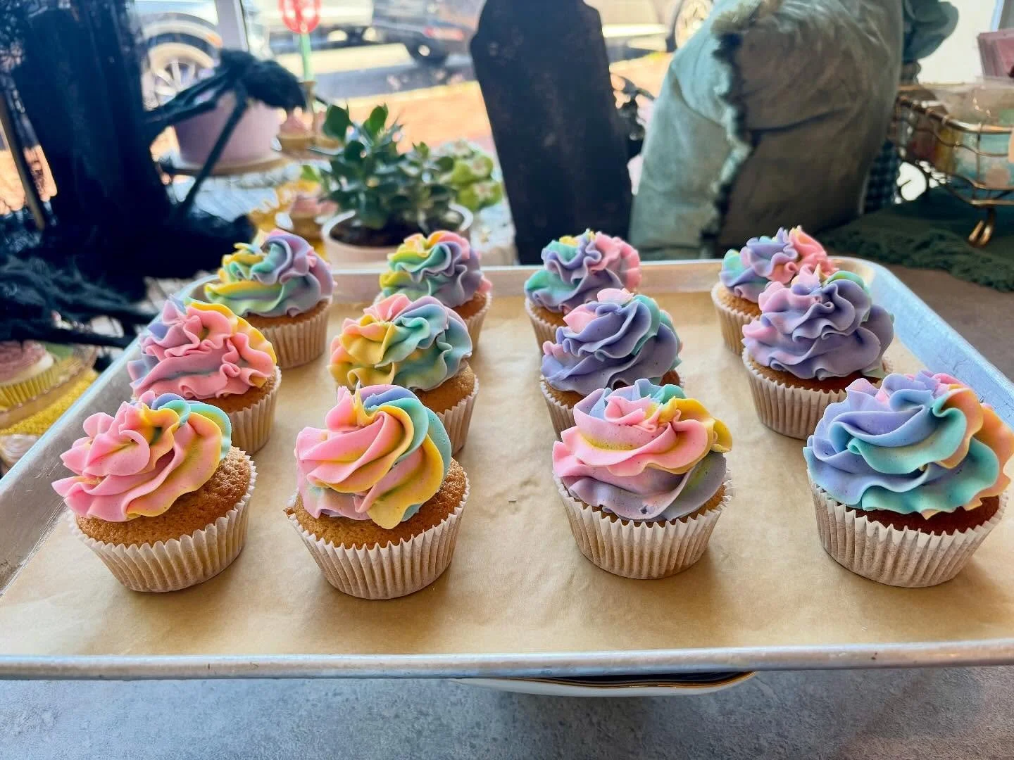 Rainbow 🌈 cupcakes are having a resurgence right now. 

#southorange #southorangenj #somanj #maplewood #southorangeeats #southorangeeatslocal #southorangebakery #SouthOrangeFood #SouthOrangeLife #SouthOrangeNJFoodies #EssexCountyEats #ExploreSouthOr