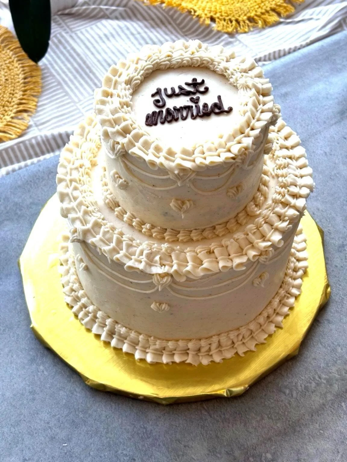 Chocolate cake, classic vanilla bean buttercream, timelessTimeless buttercream, classic details, and a sweet &ldquo;🤍

Loved creating this wedding cake for a beautiful celebration.