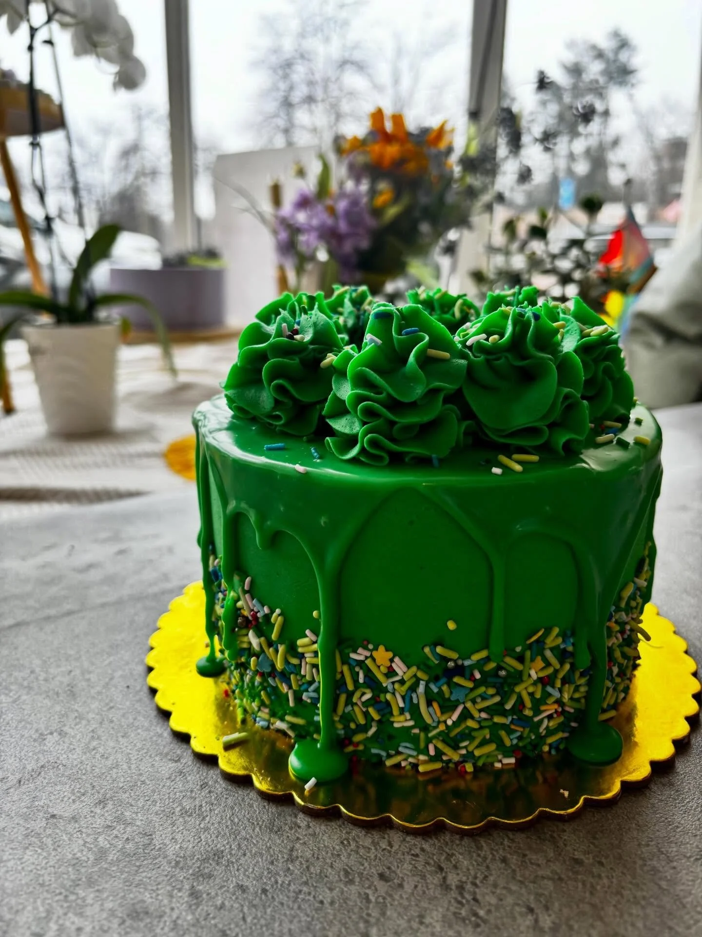 A green cutie. 💚💚 💚 

Thanks to @kitchenalamode for helping finalize the sprinkle blend. 

#southorange southorangenj somanj