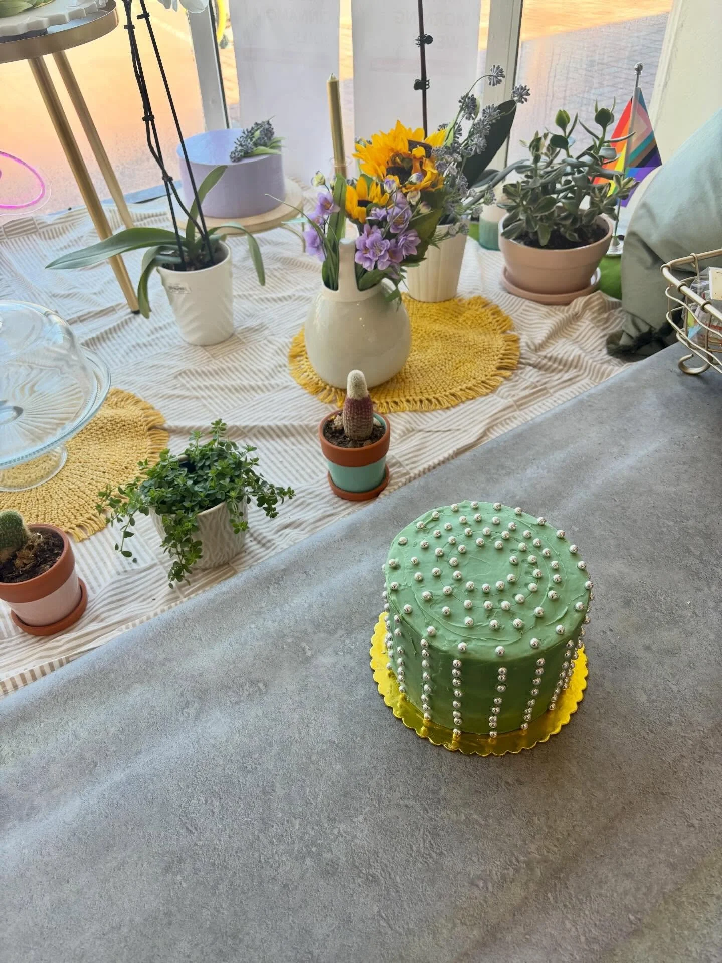 Don&rsquo;t look at those lines too close 🫣 

Lavender cake with lemon cream cheese frosting.

#southorange #southorangenj #somanj