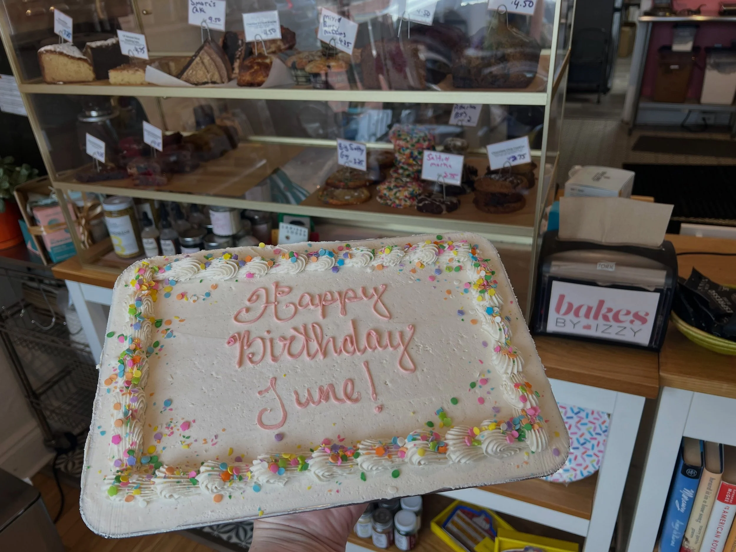 Simple, delicious, and picnic-ready.

Our quarter sheet cakes are a single layer of cake topped with our signature buttercream, all nestled in a convenient disposable pan&mdash;perfect for picnics, parties, BBQs, and backyard celebrations.

Available