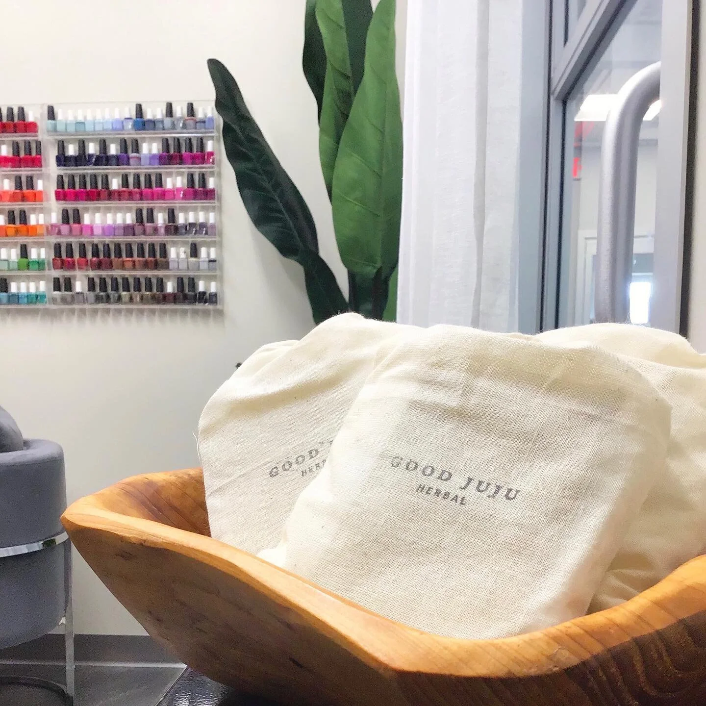 I feel so grateful 🙏 to have seen so many familiar faces again this past month and getting to meet some new too!! Being able to provide an oasis where you can continue your nail care in a private setting during this time of so much uncertainty, trul