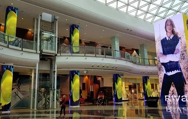 Pantallas en Centros Comerciales