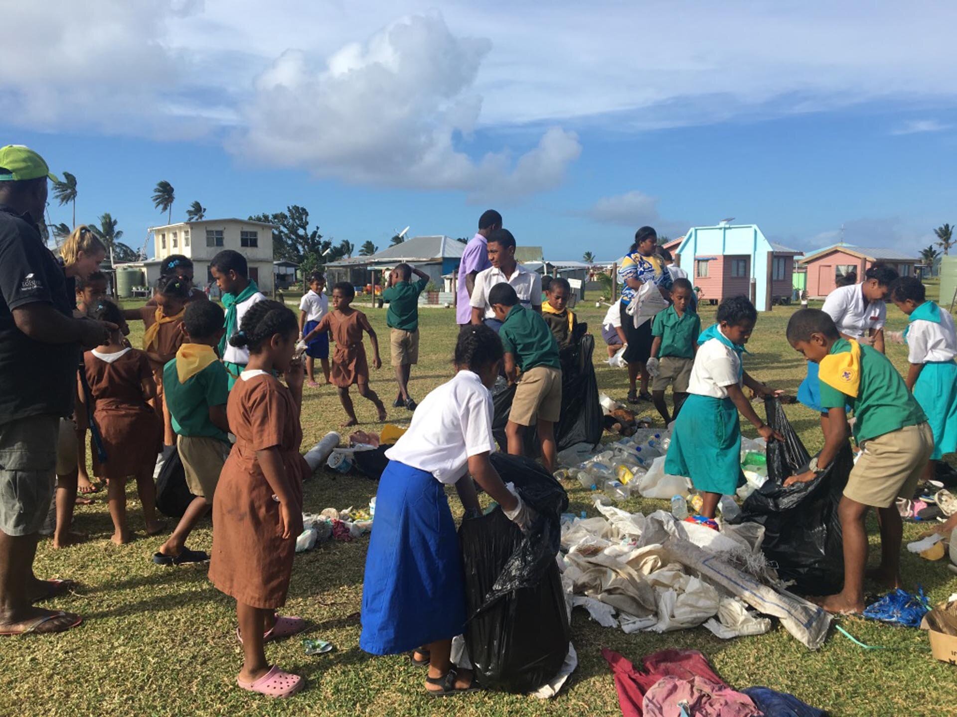 Yacata Students Beach Clean Up Campaign 1.jpg