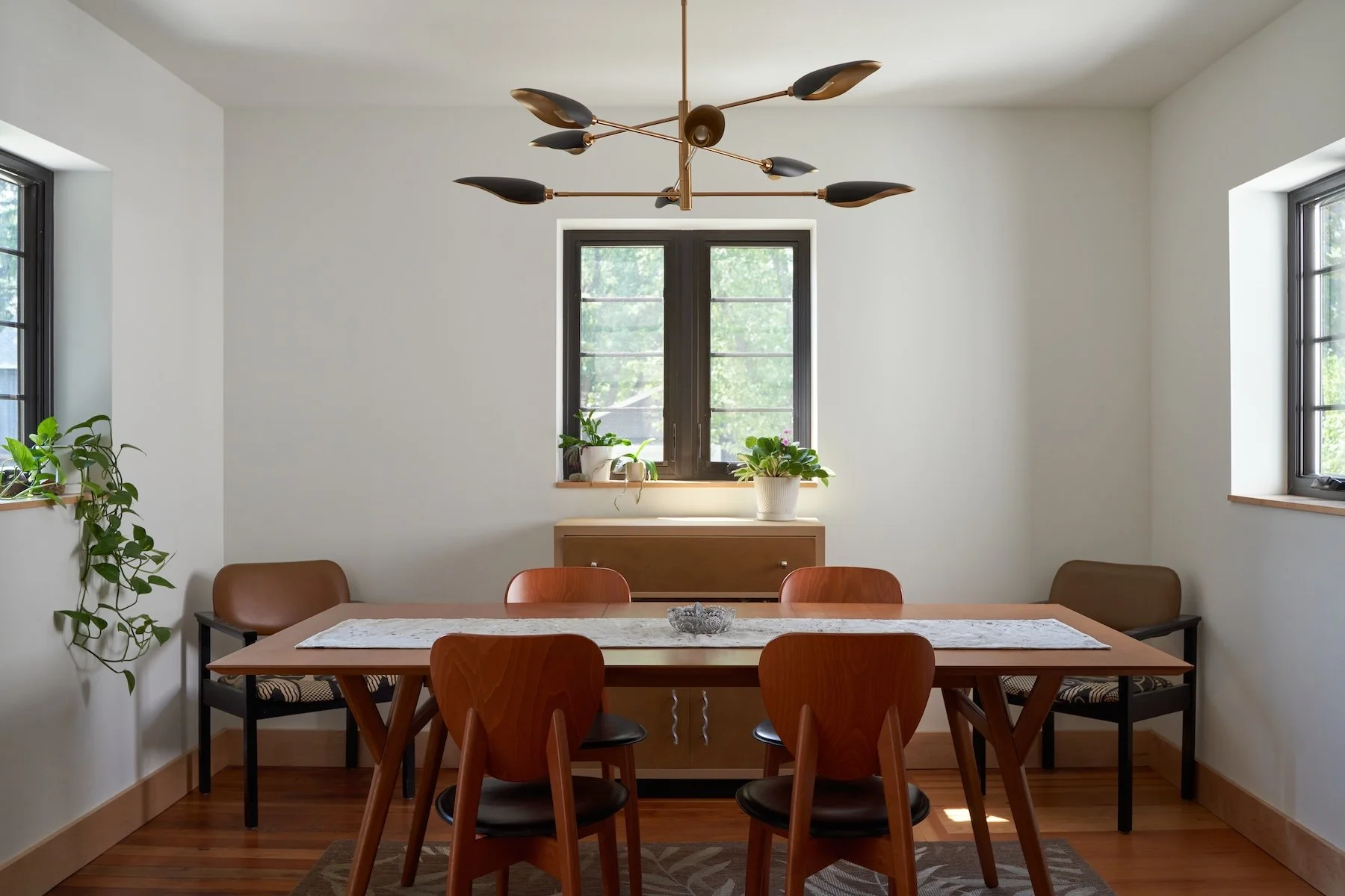 06_Enter_Huber_RoundThreePhotography_Dining.jpg