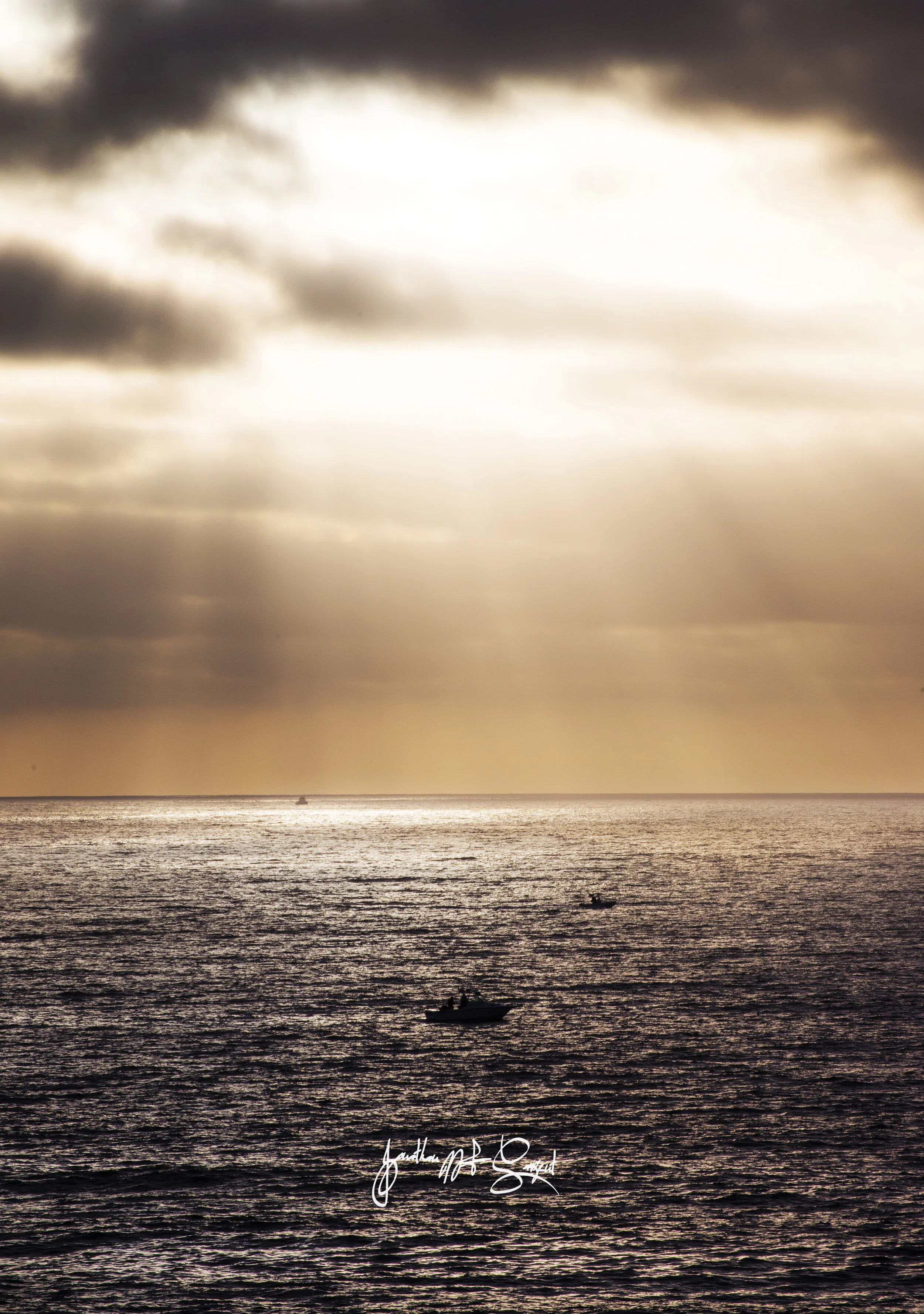 DSC_3409 boat sun through clouds.jpg