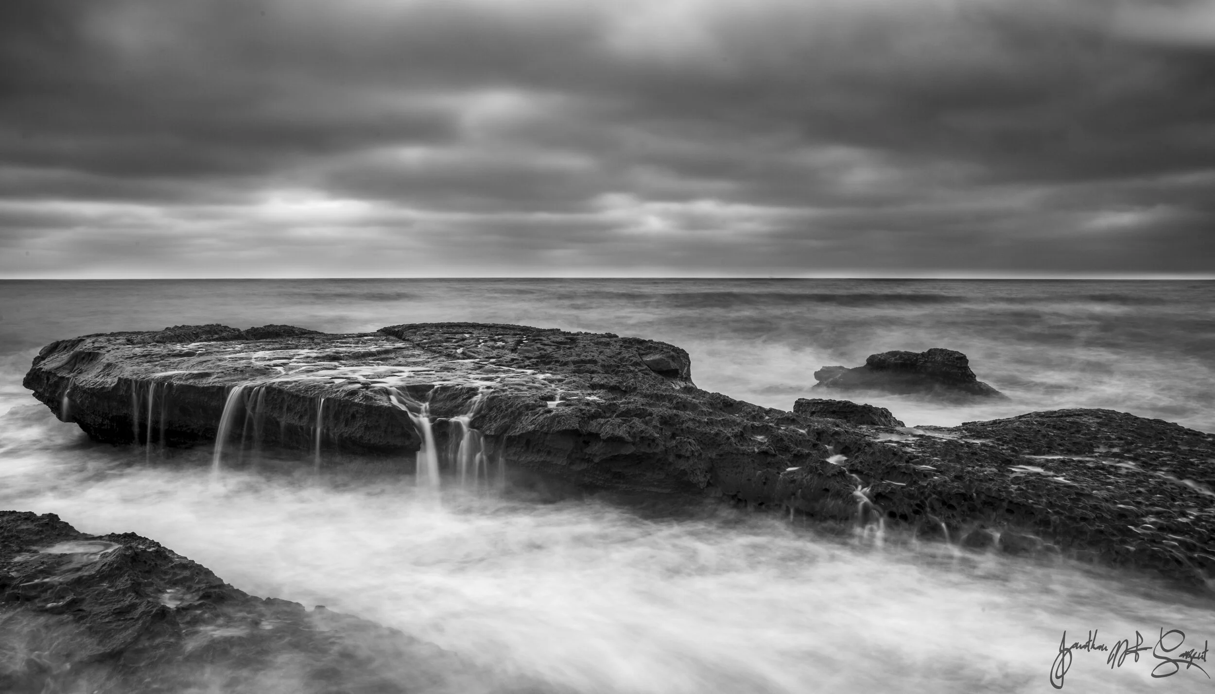 DSC_3173 BlW rock time exposure.jpg
