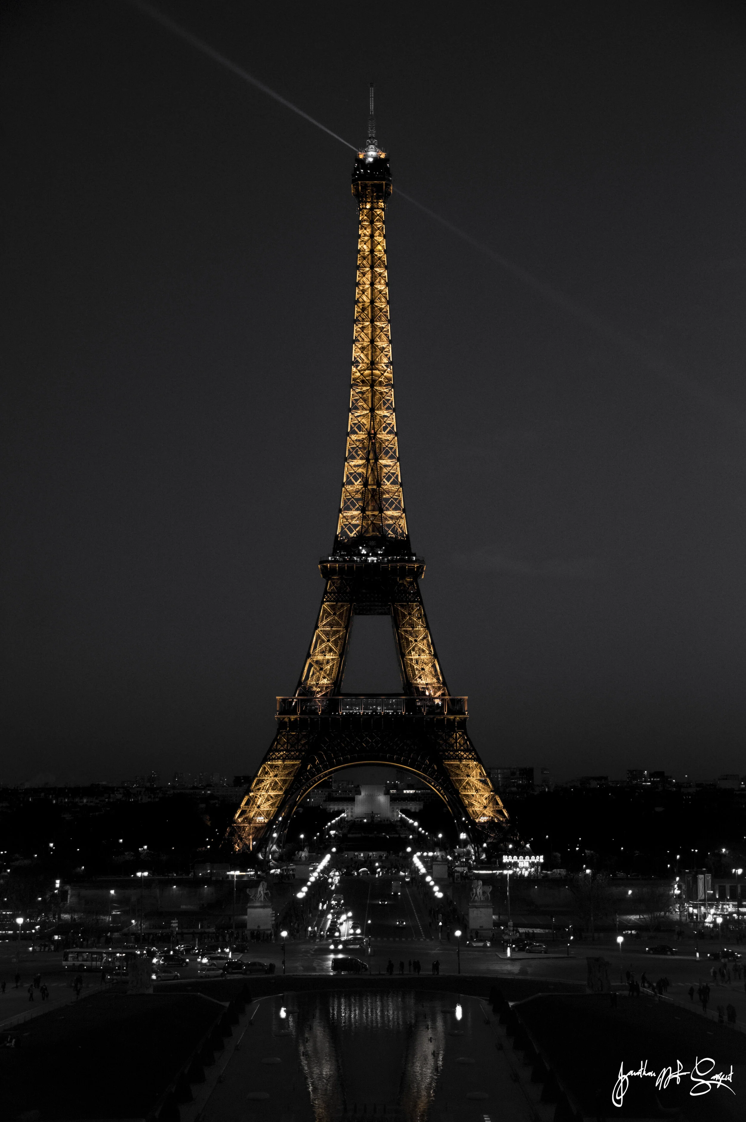 Eiffel night selective portrait.jpg