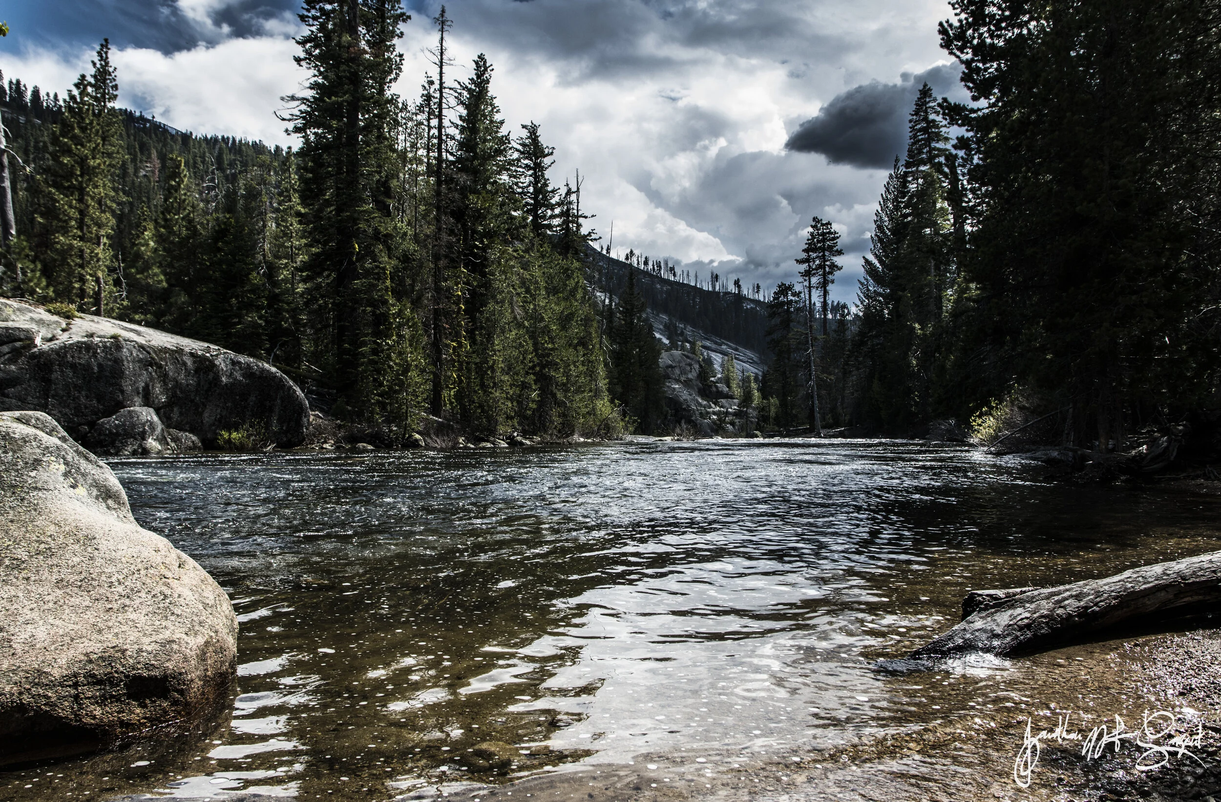 Yosemite river.jpg