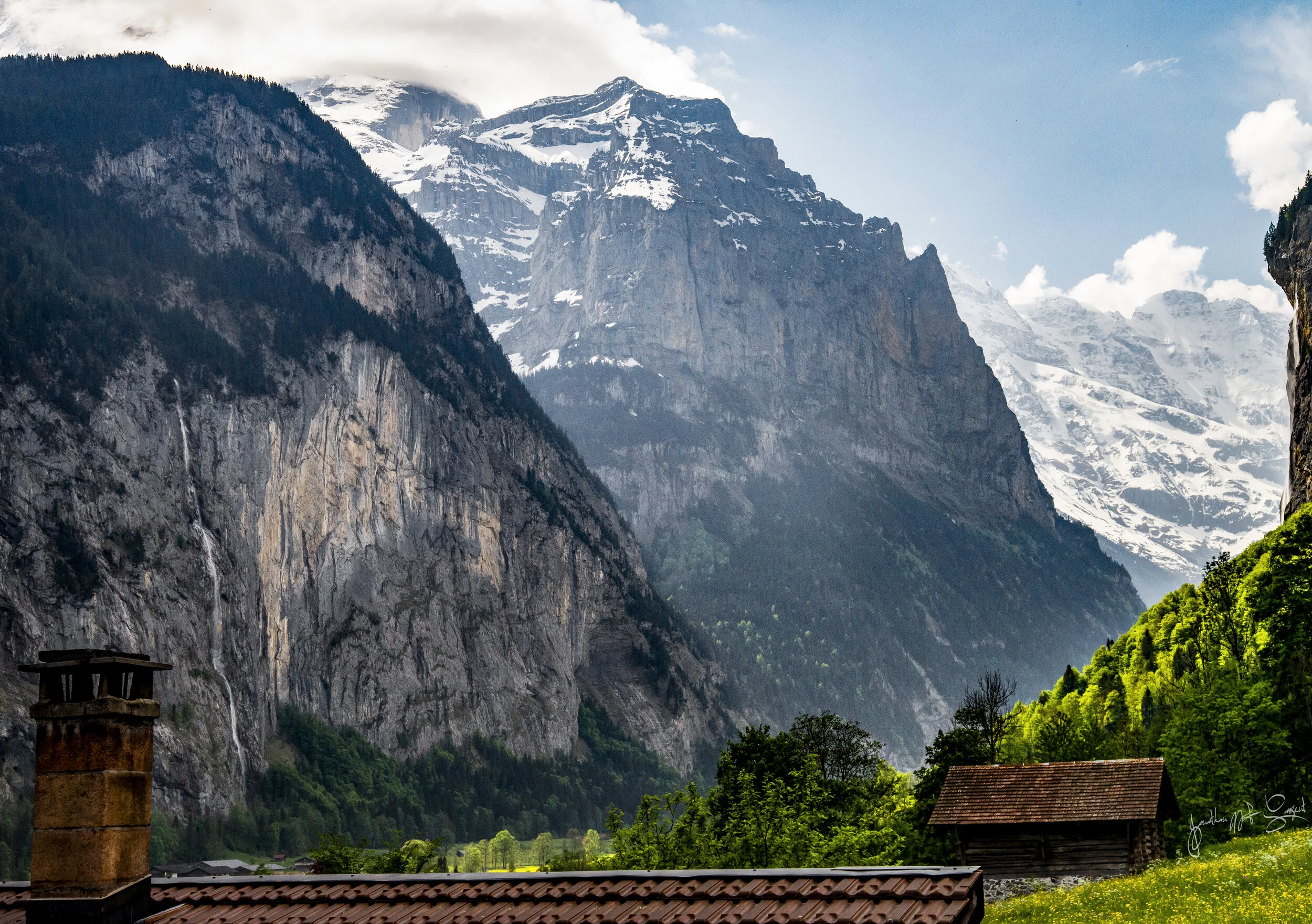 DSC_7555 Lauterbrunnen houses in shade copy.jpg