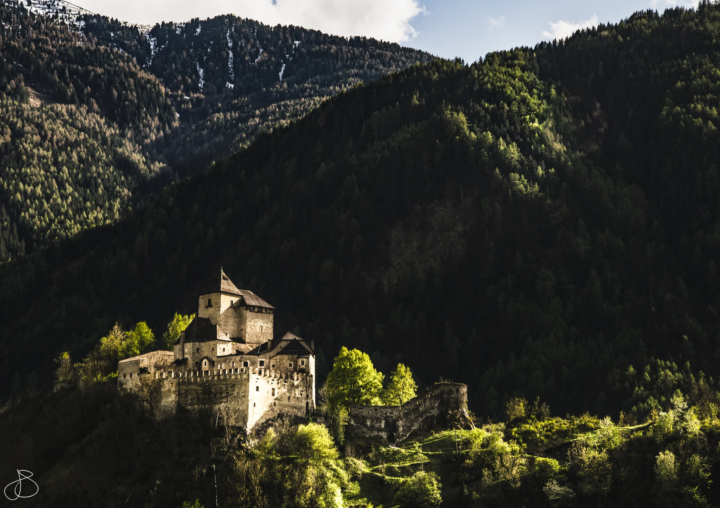 DSC_6799 Italian hilltop Castle (1).jpg