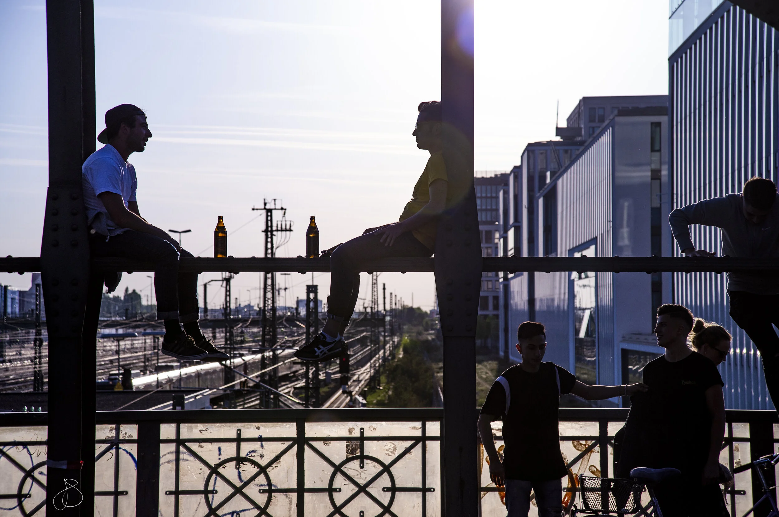 DSC_6318 Haning out on the bridge.jpg