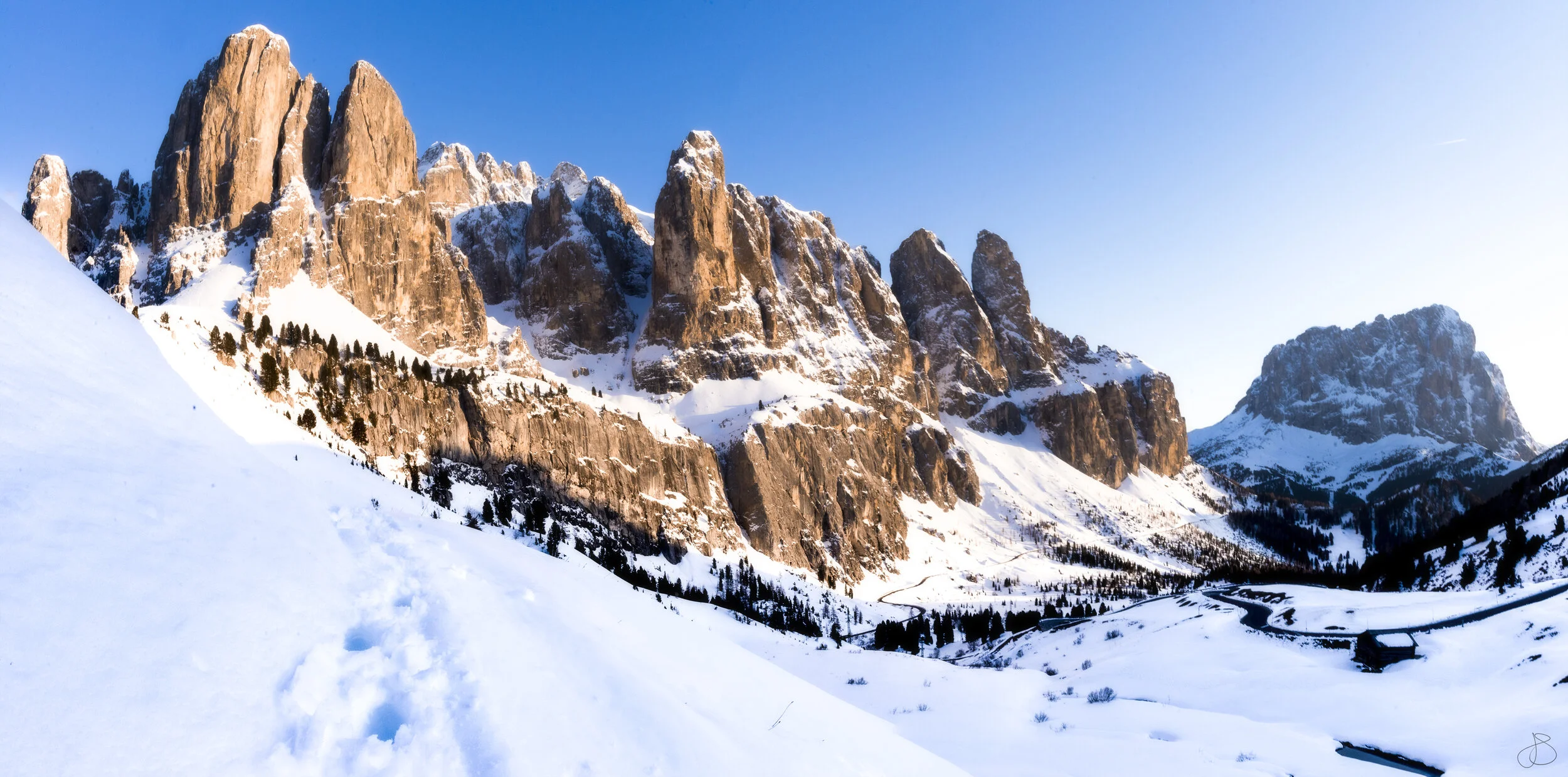 DSC_3733-Pano gardena pass footprints in snow.jpg