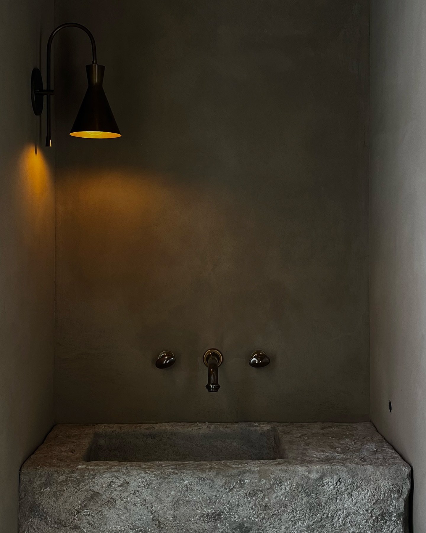 mirror, mirror, off the wall&hellip; // studio mtn, sun valley residence, &lsquo;23