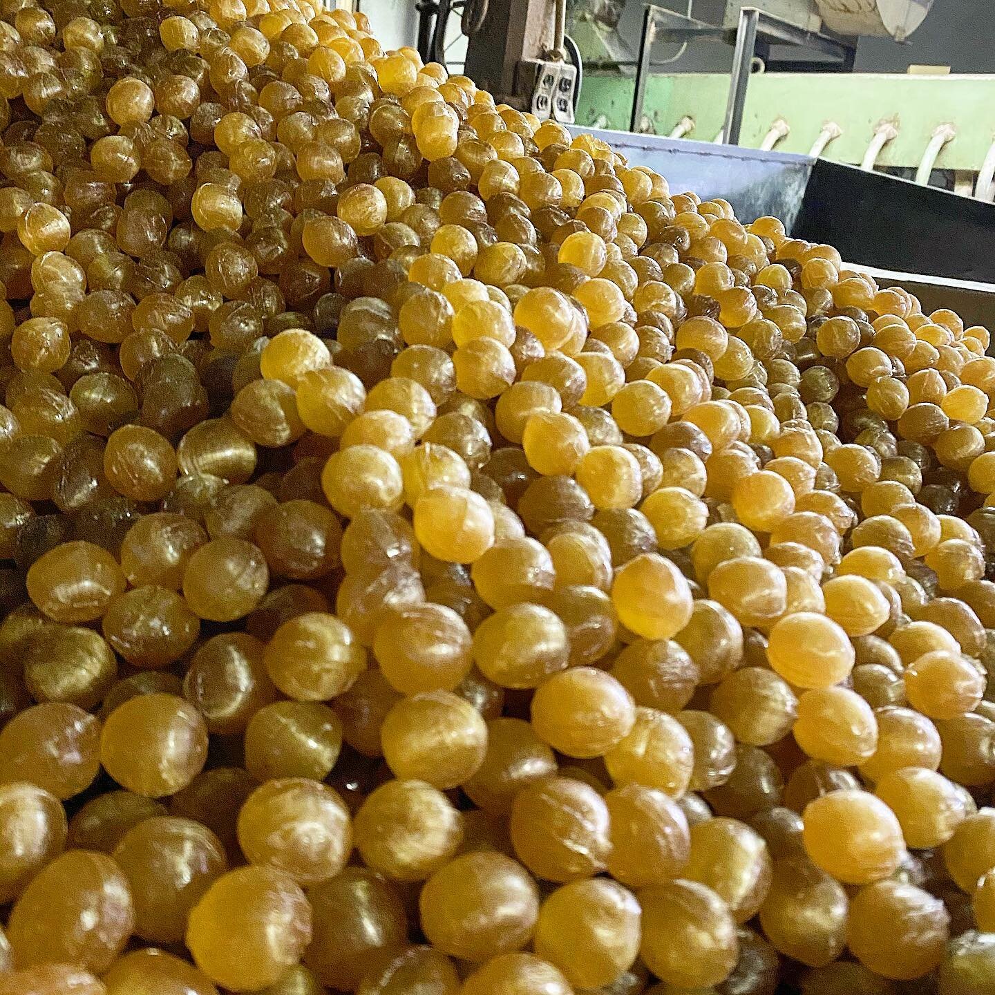 Ginger balls, anyone? 😋 🟤🍬🟤

#ginger #candy #balls #brockton #washburn #oldfashion