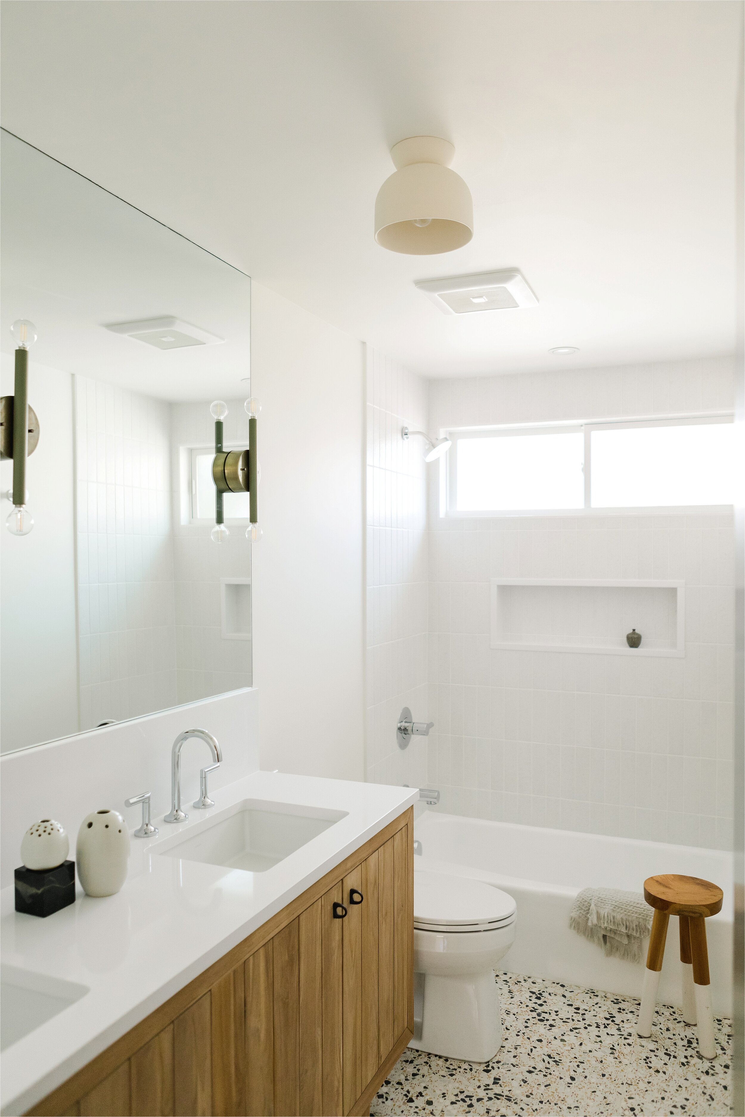 Interior photo. Modern, minimalist bathroom.