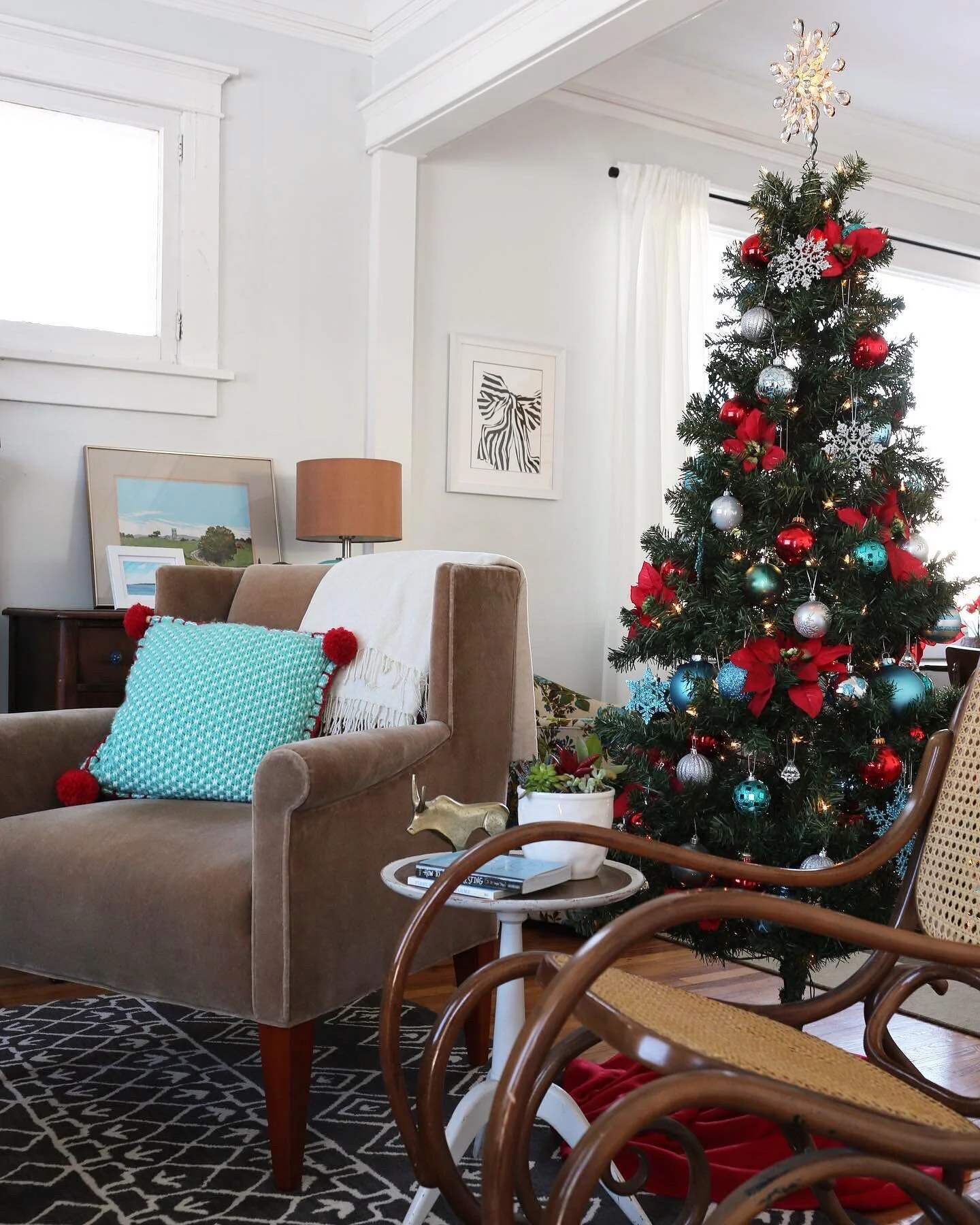 Merry Christmas from my home to yours!

Bonus: #throwback to Christmas last year with @jasper_sky_rocket