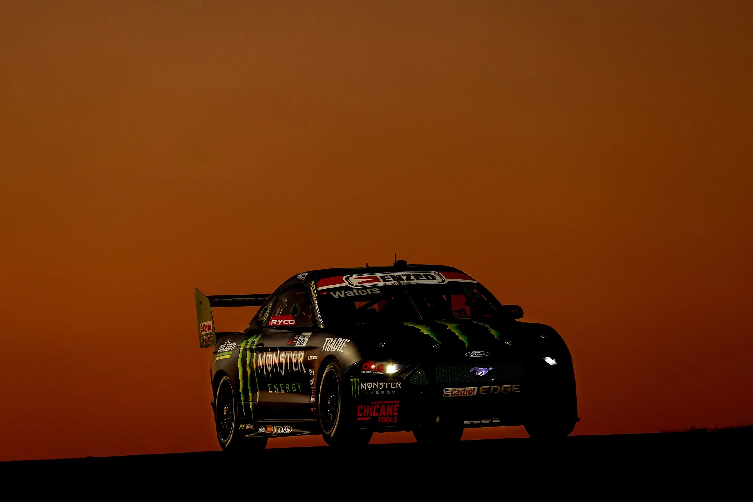 V8 Supercars_Cam Waters_001.jpg