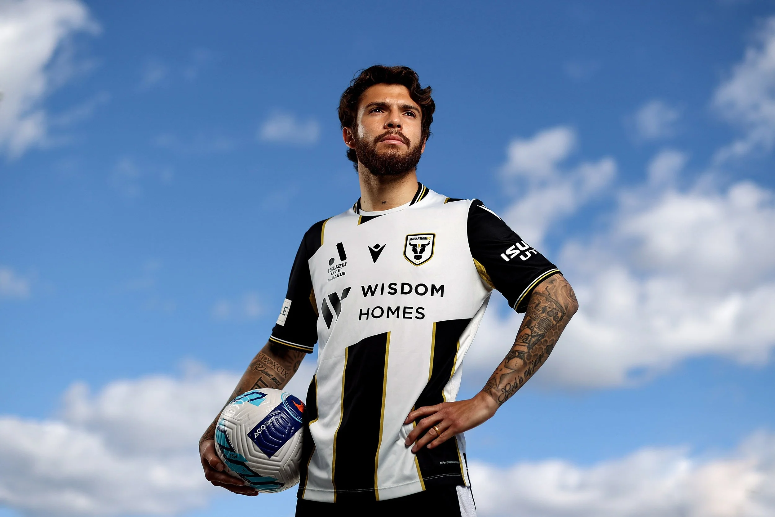 Daniel De Silva_001.jpg