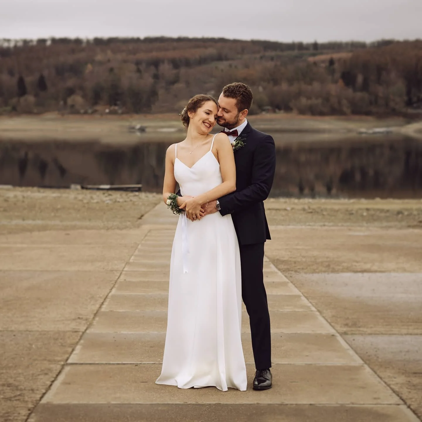 Mein erster Post f&uuml;r dieses Jahr. 
Vor Weihnachten durfte ich diese beiden bei ihrer Hochzeit begleiten. Ich freue mich riesig die Fotos endlich zeigen zu k&ouml;nnen.
#wedding #hochzeit #hochzeit2020 #belovedstories #authenticlovemag #authentic