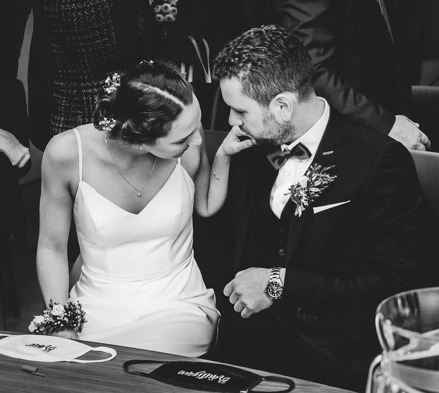Ich liebe einfach schwarz-wei&szlig; Bilder. Sind sie nicht s&uuml;&szlig; die beiden?? ☺️ #wedding #hochzeit #hochzeit2020 #belovedstories #authenticlovemag #authenticlove #couplelove #couplegoals💑 #bride2020 #bride #bride2021 #verliebtverlobtverhe